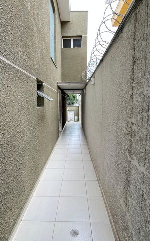 Casa à venda com 247m², 3 quartos e 5 vagas Casa à venda com 247m², 3 quartos e 5 vagasCorredor Externo
