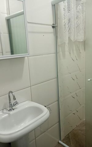 Casa à venda com 65m², 2 quartos e 1 vaga Casa à venda com 65m², 2 quartos e 1 vagaBanheiro