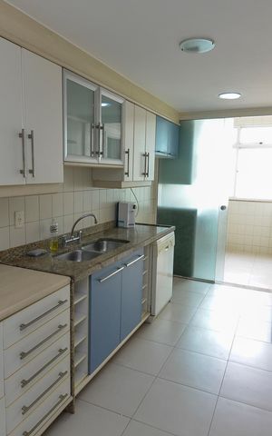 Apartamento à venda com 146m², 4 quartos e 2 vagas Apartamento à venda com 146m², 4 quartos e 2 vagasCozinha
