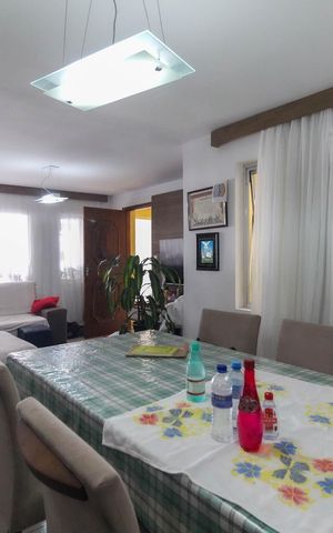 Casa à venda com 150m², 3 quartos e 1 vaga Casa à venda com 150m², 3 quartos e 1 vagaSala
