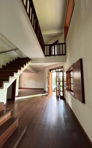 Casa de condomínio para alugar com 2000m², 3 quartos e 5 vagas