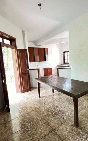 Casa de condomínio para alugar com 2000m², 3 quartos e 5 vagas