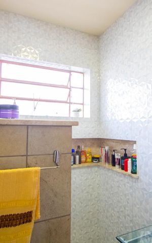 Casa para alugar com 198m², 2 quartos e 2 vagas Casa para alugar com 198m², 2 quartos e 2 vagasBanheiro social
