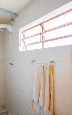 Casa para alugar com 198m², 2 quartos e 2 vagas Casa para alugar com 198m², 2 quartos e 2 vagasBanheiro do quarto 1