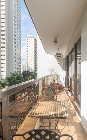 Apartamento à venda com 200m², 4 quartos e 3 vagas Apartamento à venda com 200m², 4 quartos e 3 vagasVaranda