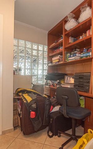 Apartamento à venda com 200m², 4 quartos e 3 vagas Apartamento à venda com 200m², 4 quartos e 3 vagasEscritorio