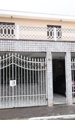 Casa para alugar com 260m², 3 quartos e 2 vagasFachada da casa