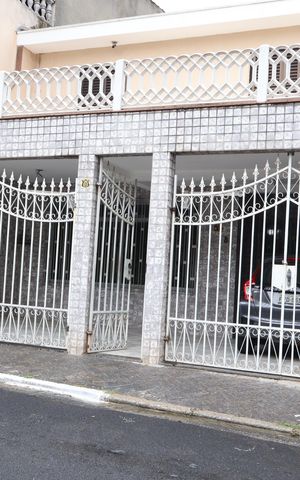 Casa para alugar com 260m², 3 quartos e 2 vagasFachada da casa