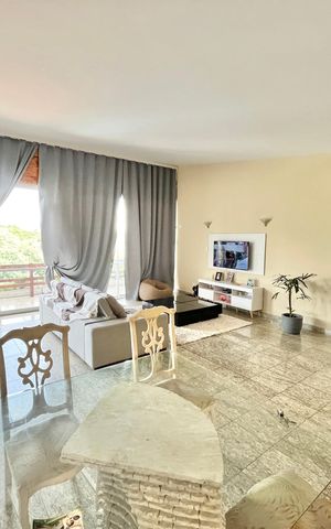 Casa à venda com 419m², 5 quartos e 4 vagas Casa à venda com 419m², 5 quartos e 4 vagasSala