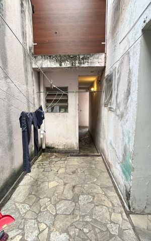 Casa à venda com 419m², 5 quartos e 4 vagas Casa à venda com 419m², 5 quartos e 4 vagasQuintal