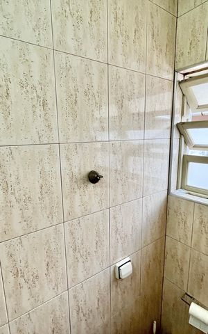 Casa à venda com 419m², 5 quartos e 4 vagas Casa à venda com 419m², 5 quartos e 4 vagasBanheiro