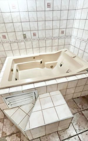 Casa à venda com 419m², 5 quartos e 4 vagas Casa à venda com 419m², 5 quartos e 4 vagasBanheiro