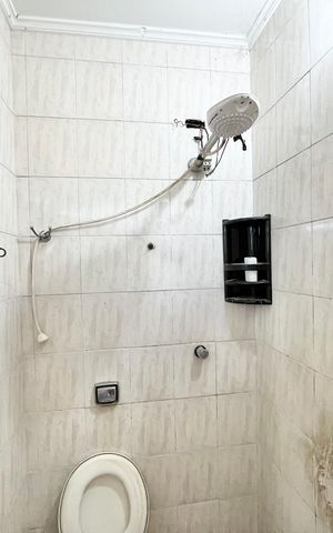 Casa à venda com 419m², 5 quartos e 4 vagas Casa à venda com 419m², 5 quartos e 4 vagasBanheiro da Churrasqueira