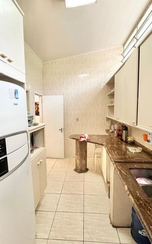 Casa à venda com 419m², 5 quartos e 4 vagas Casa à venda com 419m², 5 quartos e 4 vagasCozinha