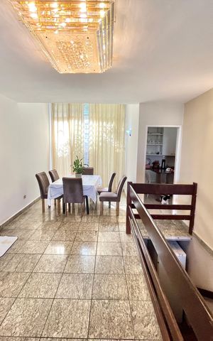 Casa à venda com 419m², 5 quartos e 4 vagas Casa à venda com 419m², 5 quartos e 4 vagasSala