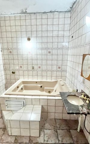 Casa à venda com 419m², 5 quartos e 4 vagas Casa à venda com 419m², 5 quartos e 4 vagasBanheiro