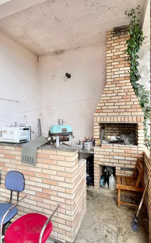 Casa à venda com 419m², 5 quartos e 4 vagas Casa à venda com 419m², 5 quartos e 4 vagasÁrea comum - Churrasqueira