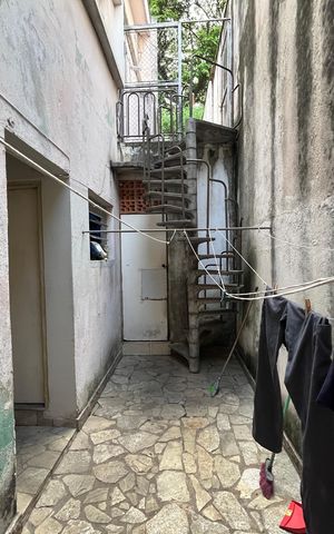 Casa à venda com 419m², 5 quartos e 4 vagas Casa à venda com 419m², 5 quartos e 4 vagasQuintal