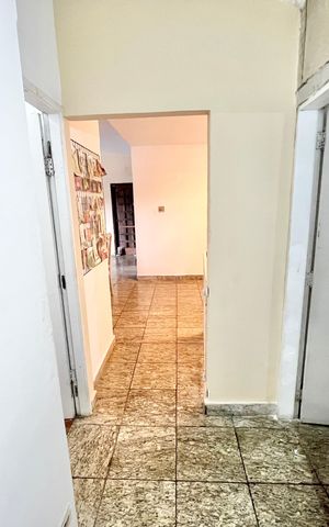 Casa à venda com 419m², 5 quartos e 4 vagas Casa à venda com 419m², 5 quartos e 4 vagasCorredor