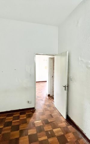 Casa à venda com 419m², 5 quartos e 4 vagas Casa à venda com 419m², 5 quartos e 4 vagasQuarto 4