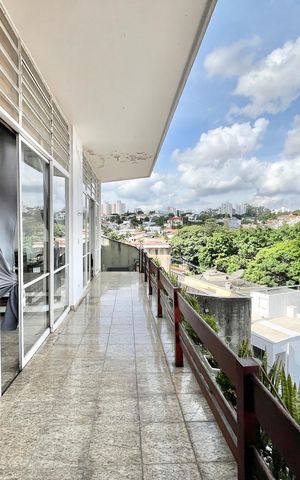 Casa à venda com 419m², 5 quartos e 4 vagas Casa à venda com 419m², 5 quartos e 4 vagasVaranda da Sala