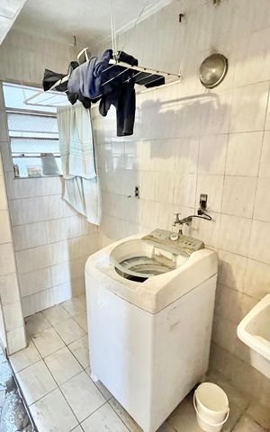 Casa à venda com 419m², 5 quartos e 4 vagas Casa à venda com 419m², 5 quartos e 4 vagasÁrea de Serviço 2
