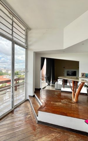 Casa à venda com 419m², 5 quartos e 4 vagas Casa à venda com 419m², 5 quartos e 4 vagasSala