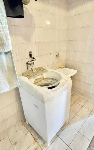 Casa à venda com 419m², 5 quartos e 4 vagas Casa à venda com 419m², 5 quartos e 4 vagasÁrea de Serviço 2