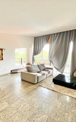 Casa à venda com 419m², 5 quartos e 4 vagas Casa à venda com 419m², 5 quartos e 4 vagasSala