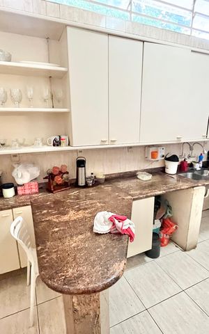 Casa à venda com 419m², 5 quartos e 4 vagas Casa à venda com 419m², 5 quartos e 4 vagasCozinha
