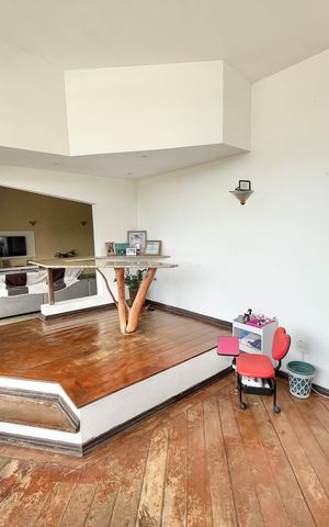Casa à venda com 419m², 5 quartos e 4 vagas Casa à venda com 419m², 5 quartos e 4 vagasSala
