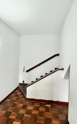 Casa à venda com 419m², 5 quartos e 4 vagas Casa à venda com 419m², 5 quartos e 4 vagasQuarto 4