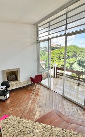 Casa à venda com 419m², 5 quartos e 4 vagas Casa à venda com 419m², 5 quartos e 4 vagasSala