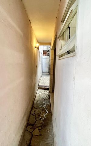 Casa à venda com 419m², 5 quartos e 4 vagas Casa à venda com 419m², 5 quartos e 4 vagasCorredor