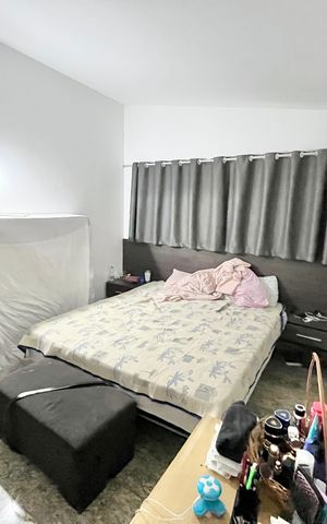 Casa à venda com 419m², 5 quartos e 4 vagas Casa à venda com 419m², 5 quartos e 4 vagasQuarto 2