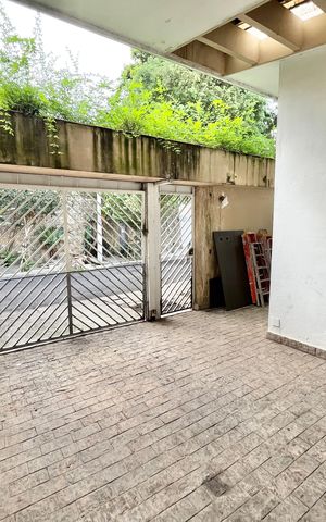 Casa à venda com 419m², 5 quartos e 4 vagas Casa à venda com 419m², 5 quartos e 4 vagasGaragem