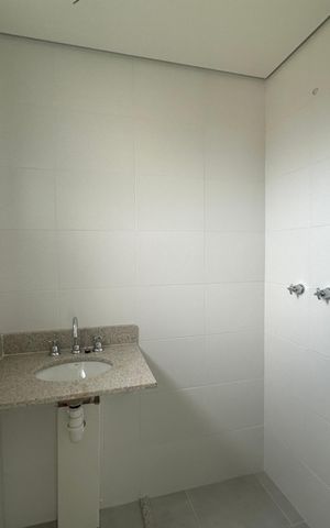 Apartamento à venda com 70m², 2 quartos e 2 vagas Apartamento à venda com 70m², 2 quartos e 2 vagasBanheiro da Suíte