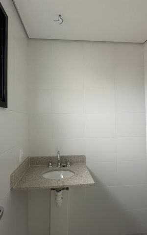 Apartamento à venda com 70m², 2 quartos e 2 vagas Apartamento à venda com 70m², 2 quartos e 2 vagasBanheiro da Suíte