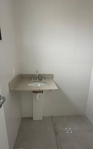 Apartamento à venda com 70m², 2 quartos e 2 vagas Apartamento à venda com 70m², 2 quartos e 2 vagasBanheiro da Suíte