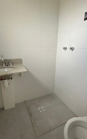 Apartamento à venda com 70m², 2 quartos e 2 vagas Apartamento à venda com 70m², 2 quartos e 2 vagasBanheiro da Suíte