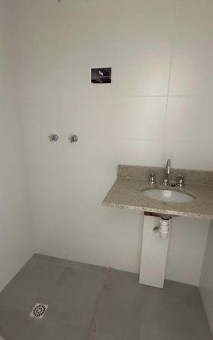 Apartamento à venda com 70m², 2 quartos e 2 vagas Apartamento à venda com 70m², 2 quartos e 2 vagasBanheiro