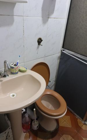 Casa à venda com 150m², 2 quartos e 2 vagasBanheiro 1