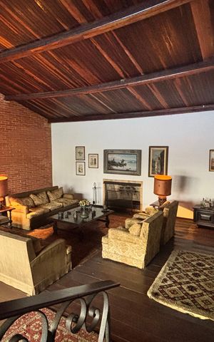 Casa à venda com 684m², 3 quartos e 6 vagas Casa à venda com 684m², 3 quartos e 6 vagasSala 1