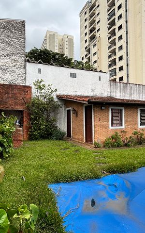 Casa à venda com 684m², 3 quartos e 6 vagas Casa à venda com 684m², 3 quartos e 6 vagasEdícula
