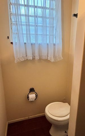 Casa à venda com 684m², 3 quartos e 6 vagas Casa à venda com 684m², 3 quartos e 6 vagasLavabo
