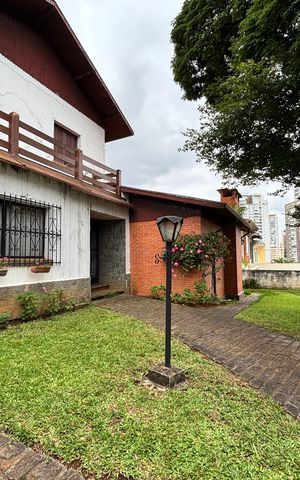Casa à venda com 684m², 3 quartos e 6 vagas Casa à venda com 684m², 3 quartos e 6 vagasJardim