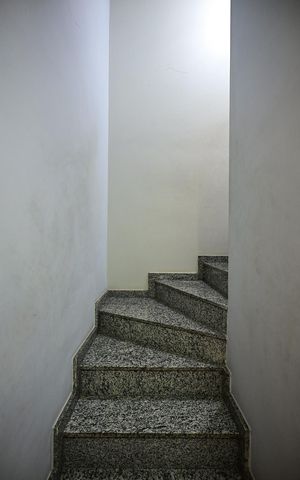 Casa à venda com 125m², 3 quartos e 2 vagasEscada