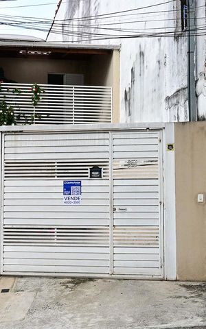 Casa à venda com 125m², 3 quartos e 2 vagasFachada