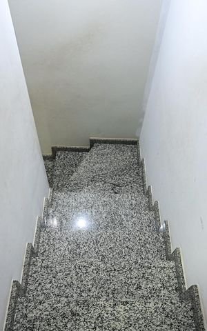 Casa à venda com 125m², 3 quartos e 2 vagasEscada