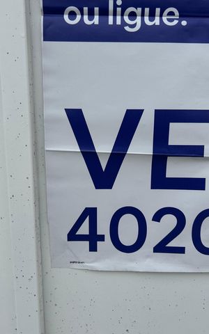 Casa à venda com 130m², 3 quartos e 2 vagas Casa à venda com 130m², 3 quartos e 2 vagasCódigo